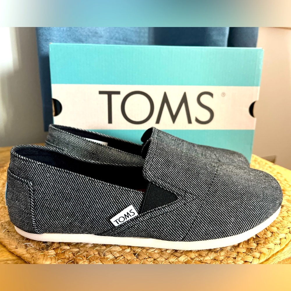 TOMS Shoes Black Twill Slip on - Women’s Size 7